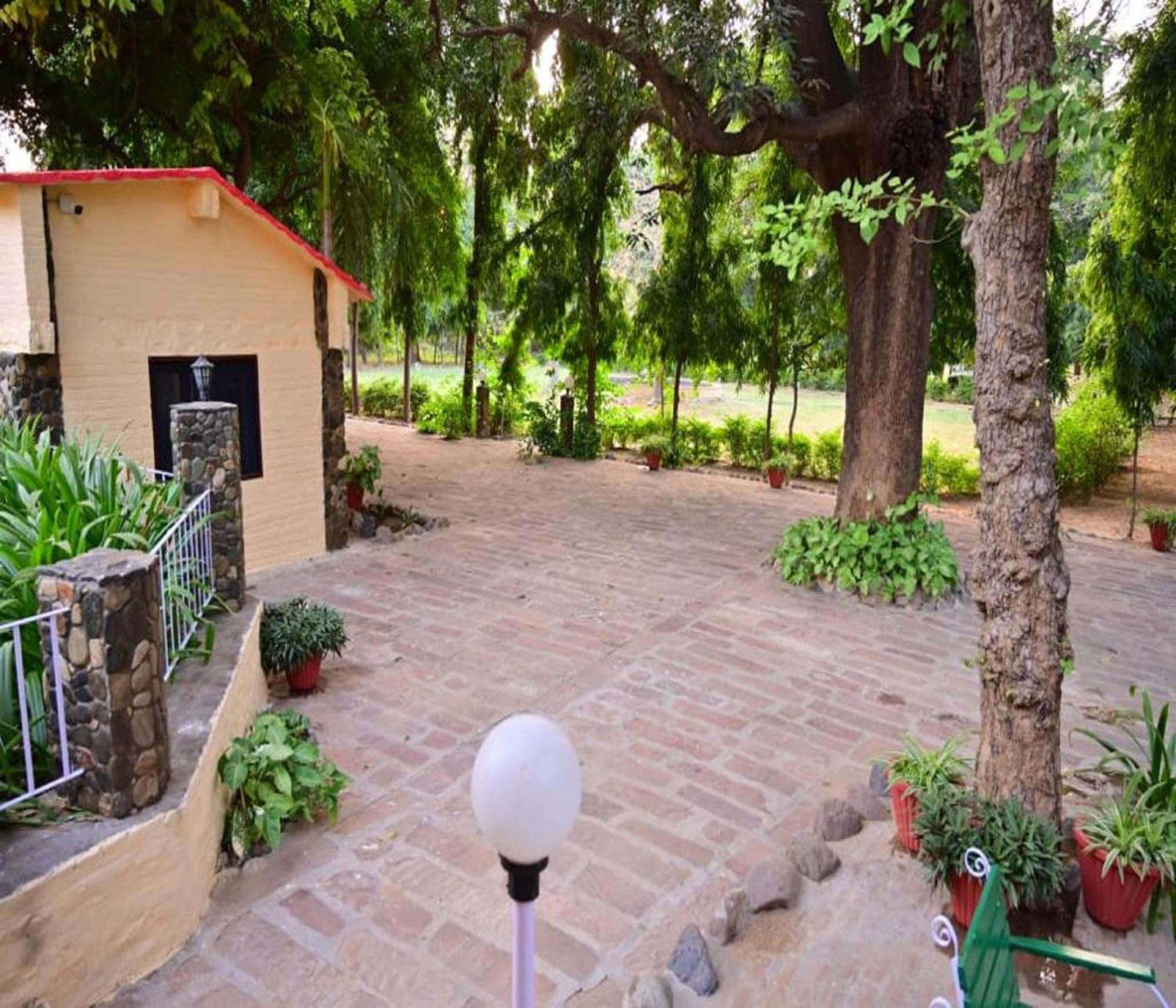 Leopard'S Lair Jungle Lodge Bisalpur Bagian luar foto